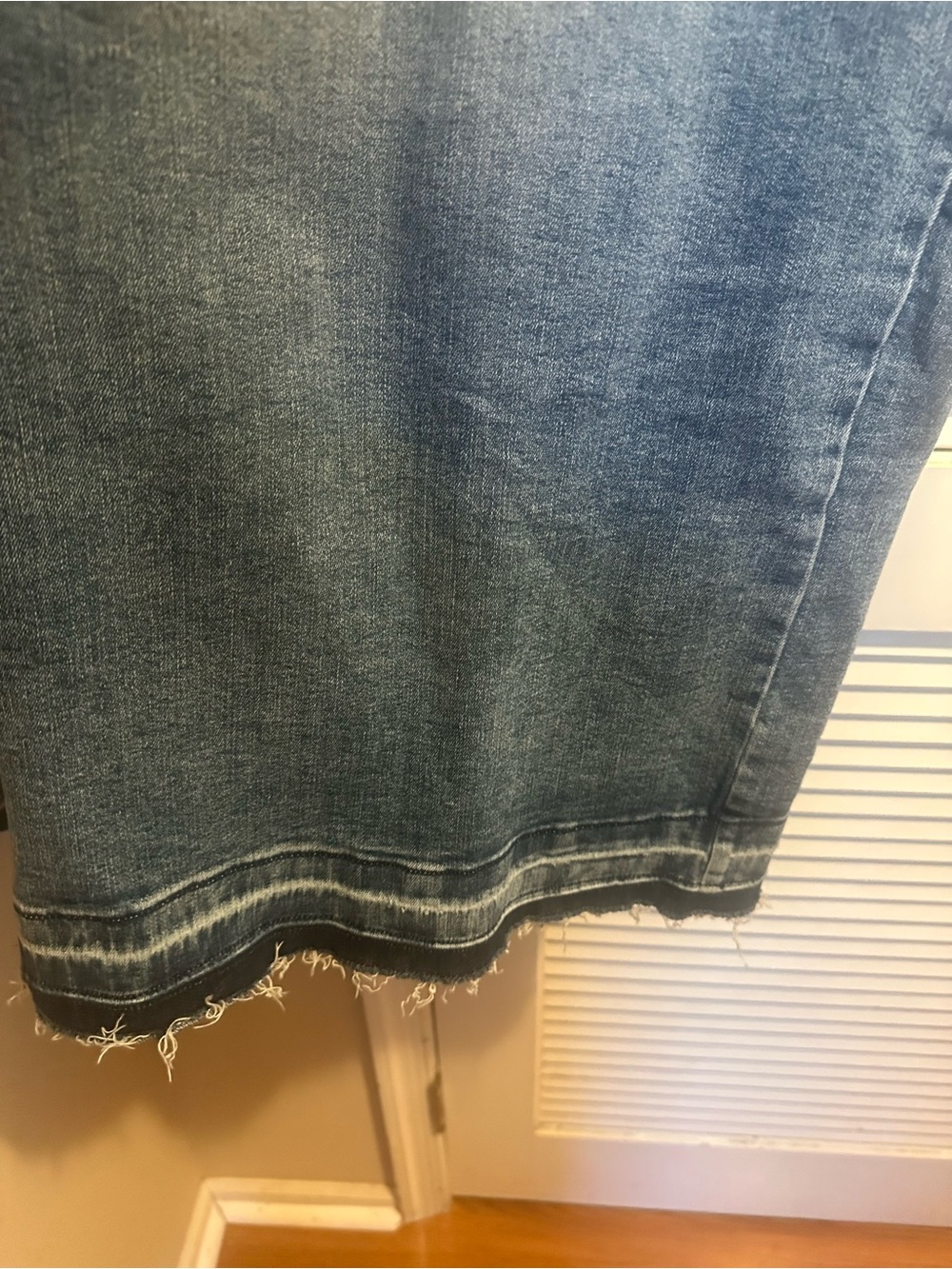 Ava & Viv Wide-Leg Cropped Denim Jeans in Medium Blue - Picture 4 of 4